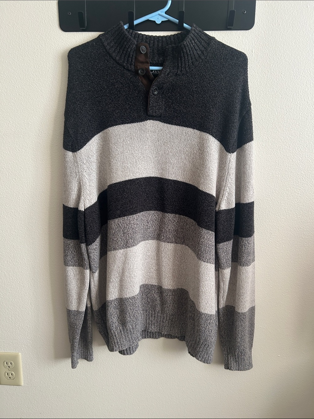 Chaps Men's XXL Black/Gray Colorblock Striped 3 Button Cotton Academia Sweater
